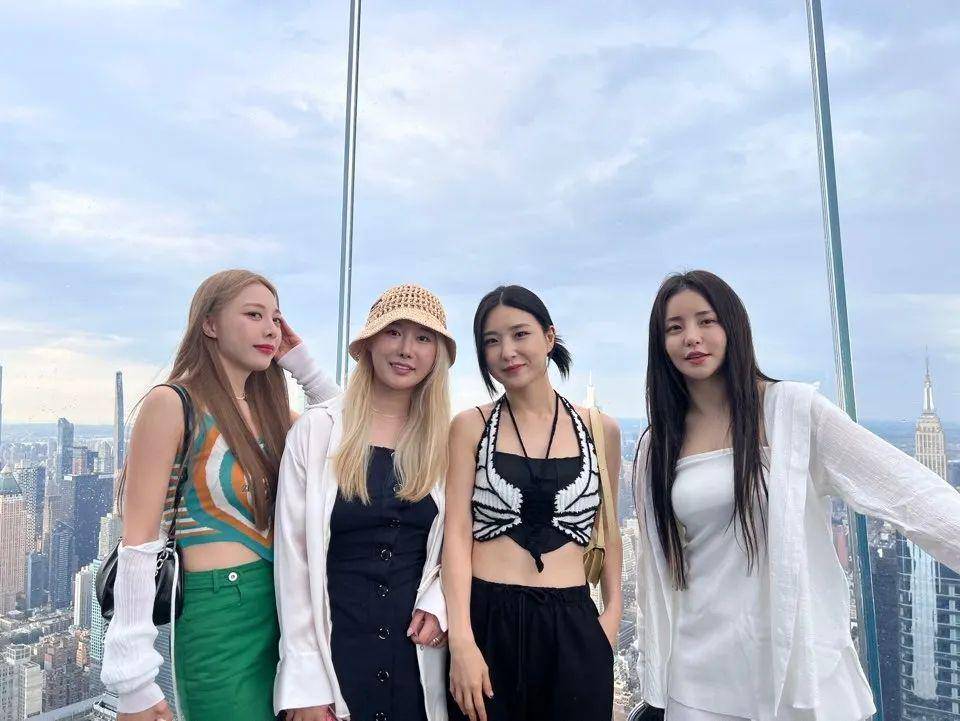 Brave Girls (instagram.com/bravegirls.official)