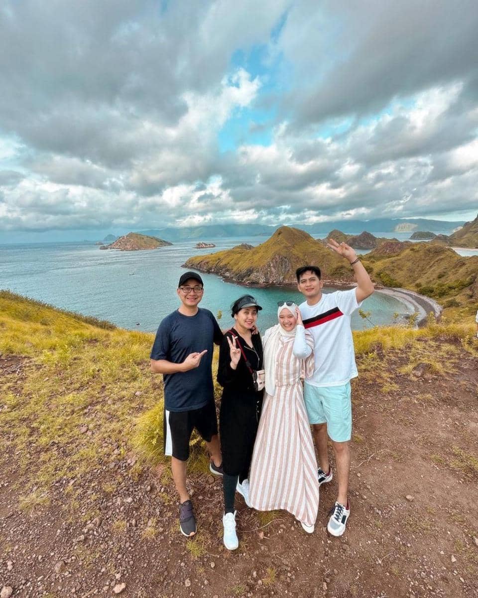 potret Nabila Ellisa dan Ilyas Bachtiar beserta sang kakak (instagram.com/nabilaellisa)