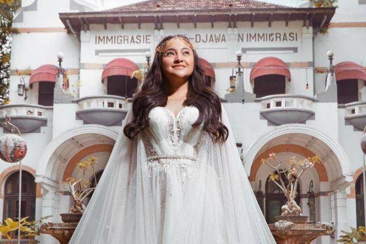 potret Marshanda di pemotretan terbaru (Instagram.com/marshanda99)