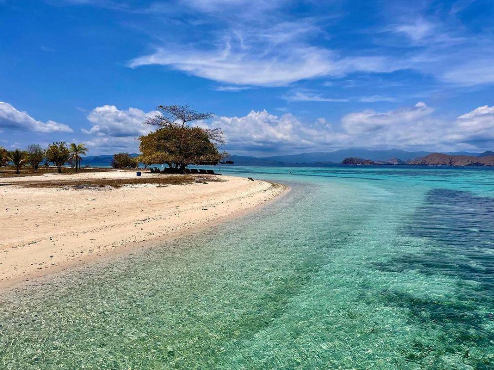 10 Potret Pulau Kanawa di Labuan Bajo, Indah bak Pulau Pribadi
