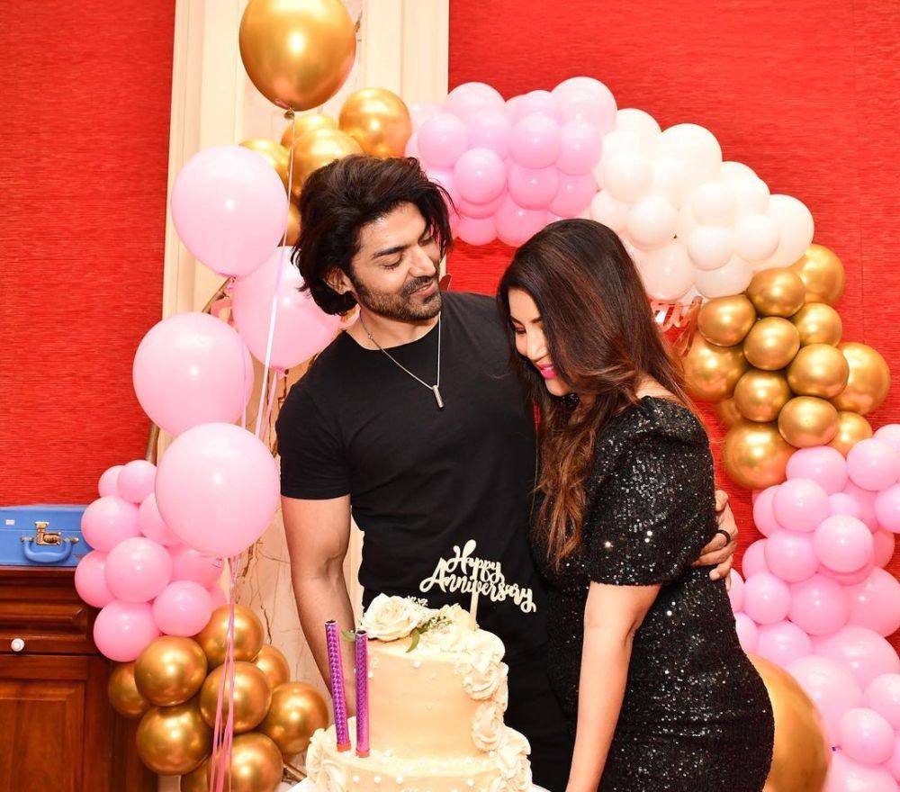 Debina Bonnerjee dan suami (instagram.com/debinabon)
