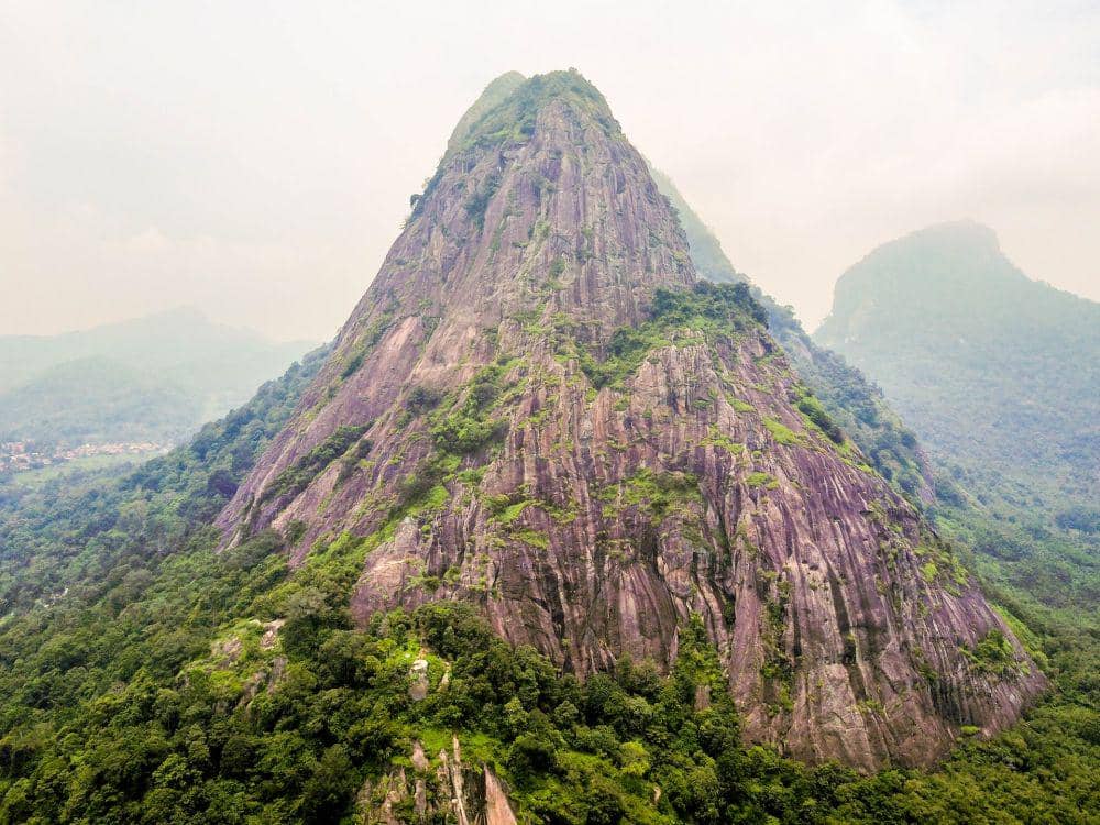 Gunung Parang (unsplash.com/Fadhel Rabbani)