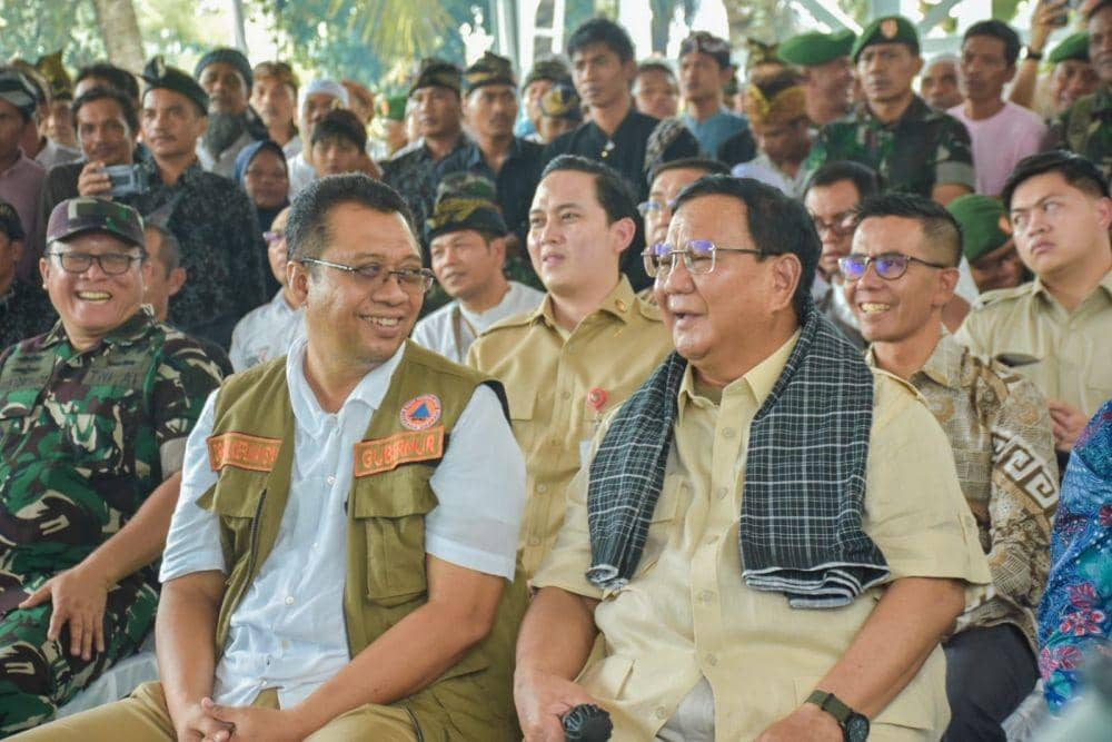 Menhan Prabowo Subianto didampingi Gubernur NTB Zulkieflimansyah saat kunjungan kerja ke Lombok Tengah, Rabu (15/2/2023). (dok. Diskominfotik NTB)