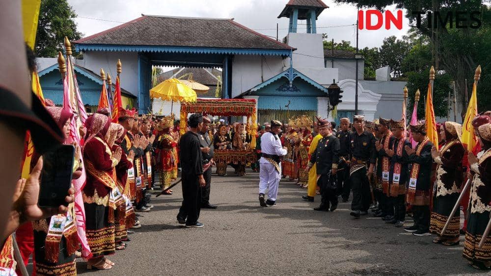 Jumenengan PB XIII ke 16 Keraton Solo. (IDN Times/Larasati Rey)