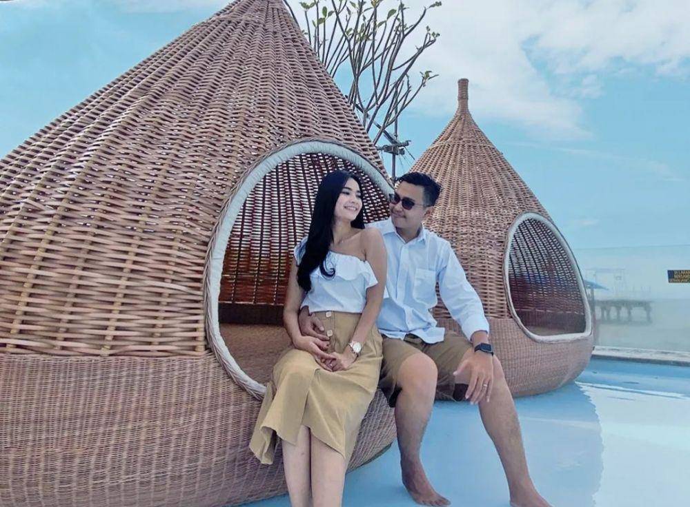 foto pasangan honeymoon (instagram.com/putriduyung.ancol)