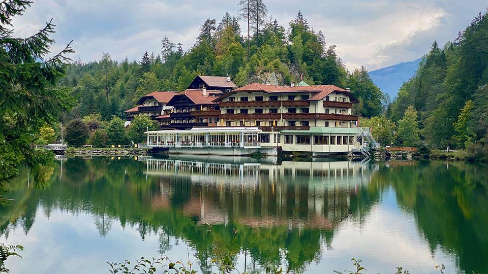 5 Villa Tepi Danau di Bandung, Nyaman Untuk Healing!