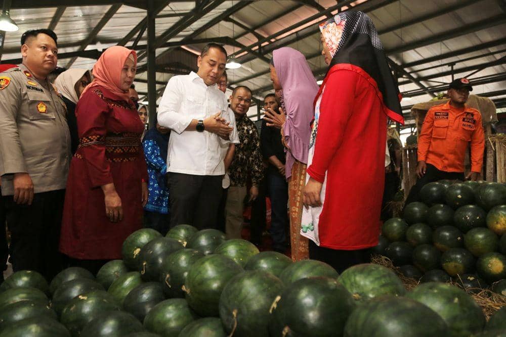 Wali Kota Surabaya, Eri Cahyadi saat meresmikan pasar induk Sidotopo, Rabu (16/2/2023). (Dok. Diskominfo kota Surabaya)