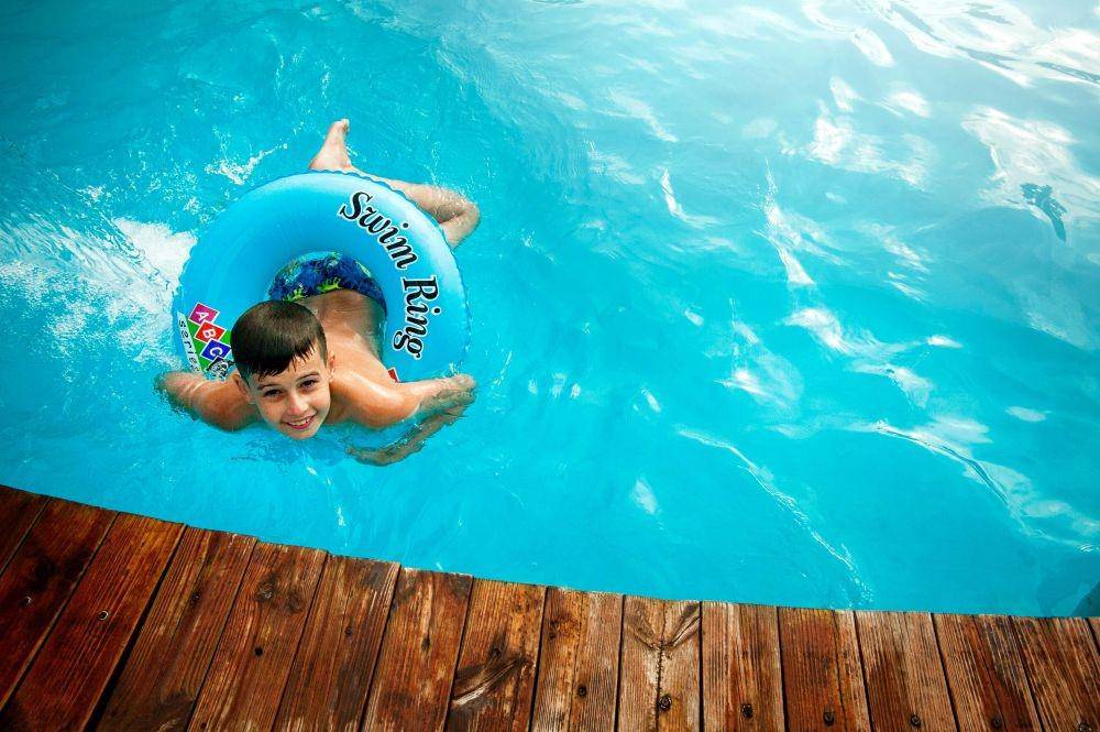 Ilustrasi anak bermain di kolam renang (pexels.com/Oleksandr Pidvalnyi)