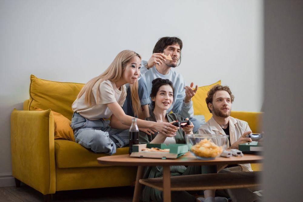 ilustrasi bermain video game (pexels.com/Ron Lach)