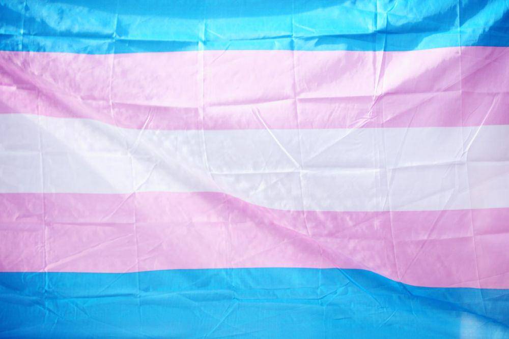 Ilustrasi bendera transgender. (Undplash.com/Alexander Grey)