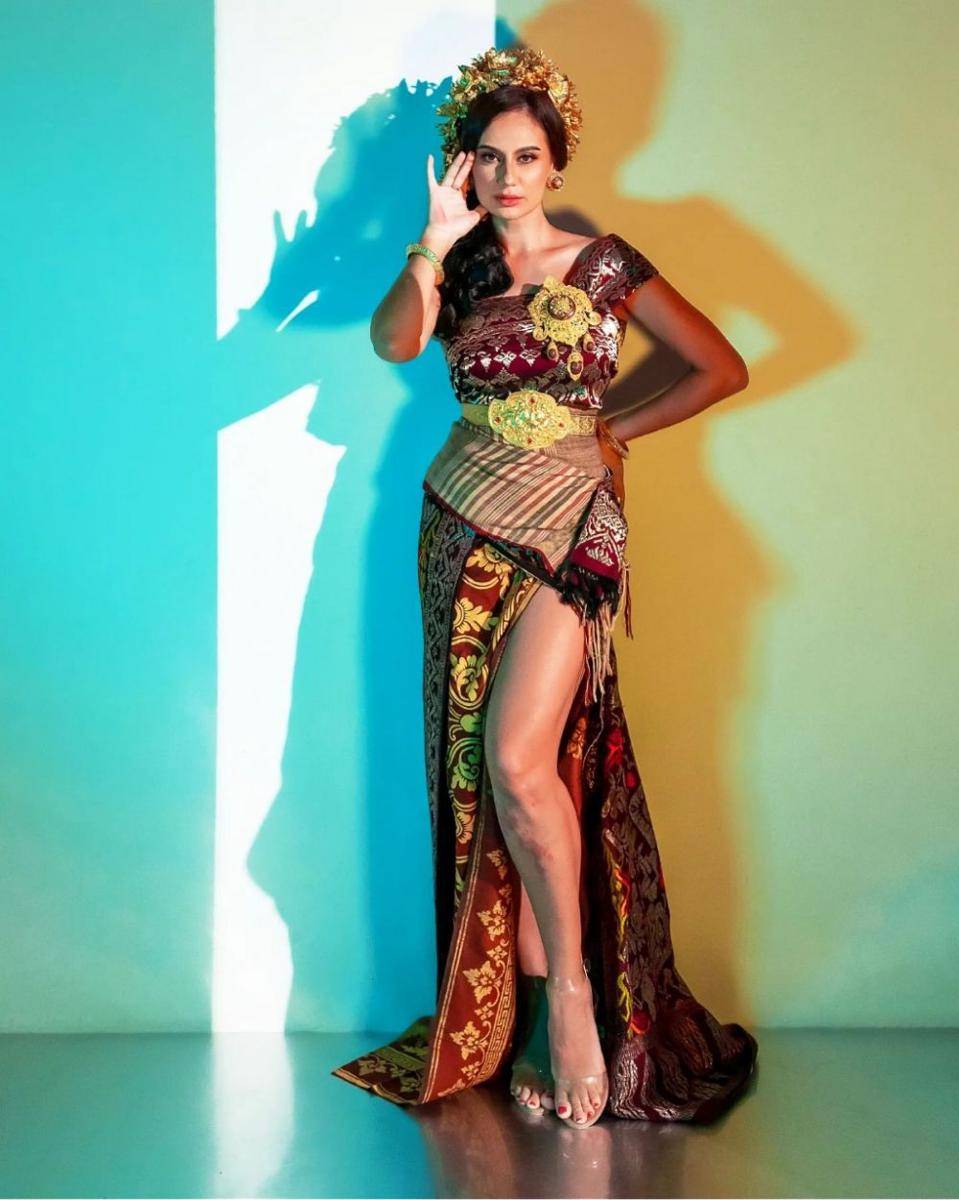 potret Marissa Nasution dan kedua anak bulenya pakai baju adat Bali (instagram.com/megaieo)