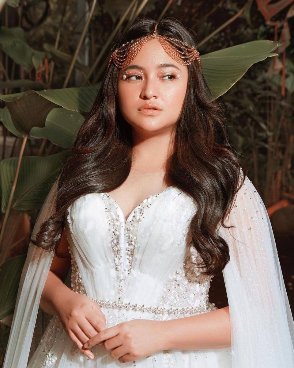 potret Marshanda di pemotretan terbaru (Instagram.com/marshanda99)