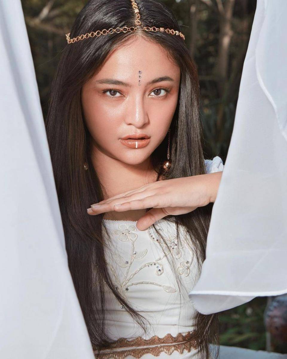 potret Marshanda di pemotretan terbaru (Instagram.com/marshanda99)