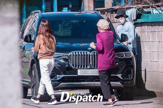 potret Lee Seung Gi dan Lee Da In dalam kamera Dispatch (koreaboo.com)