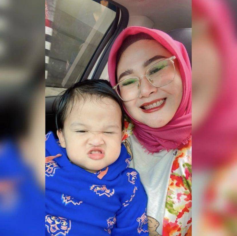 potret Shelvie Hana dan sang anak (instagram.com/firdaushelvie91)