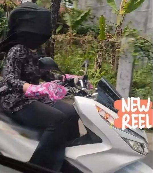 cewek kena apes (instagram.com/r_ndi)