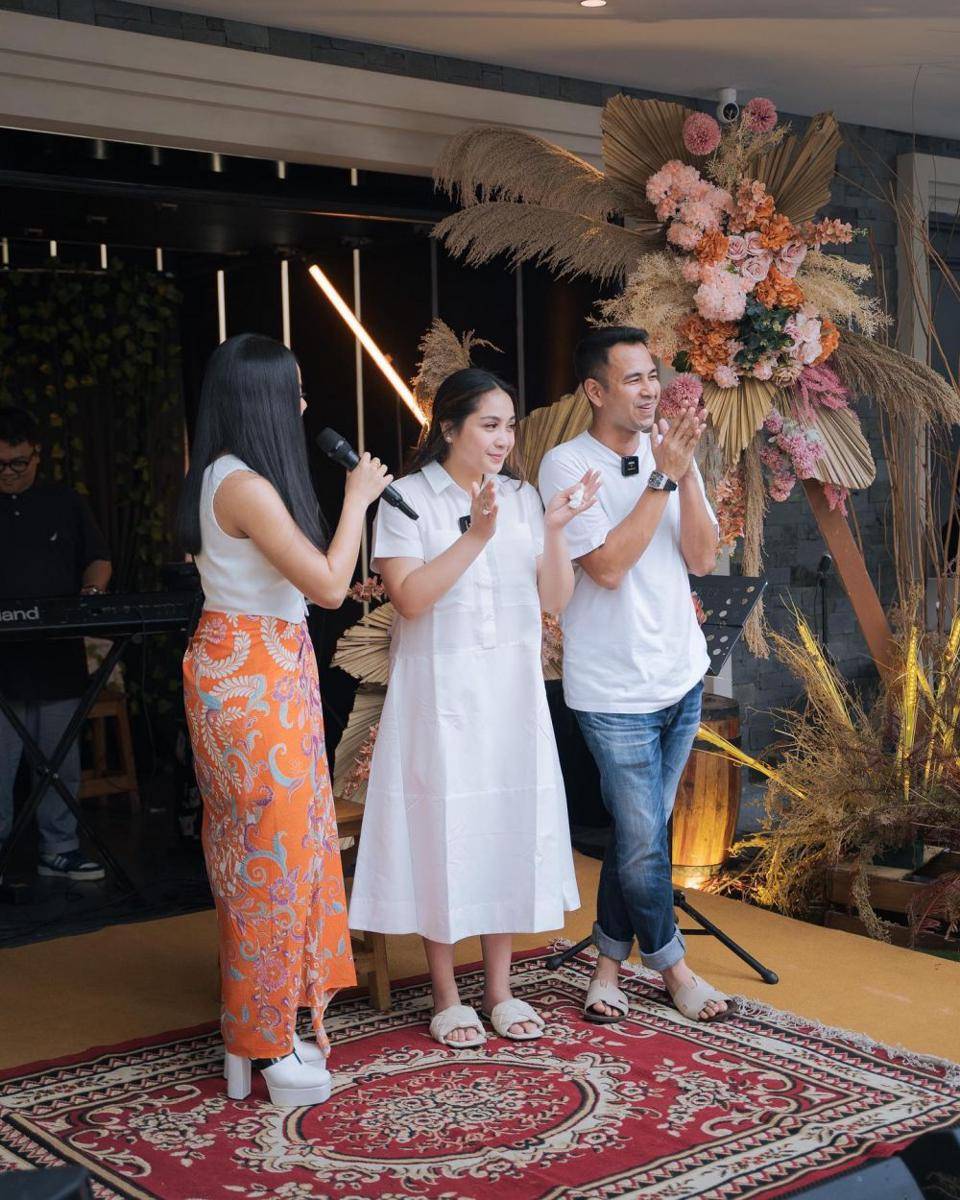 momen Yura Yunita surprise-in Nagita Slavina (instagram.com/raffinagita1717)