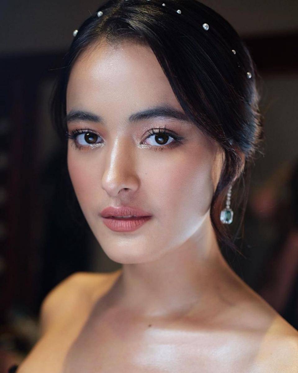 Makeup wisuda. (instagram.com/mawar_eva)