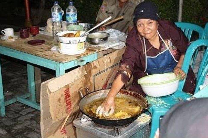 olahan nyeleneh pisang goreng (1cak.com)