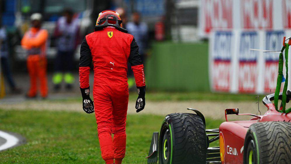 Carlos Sainz saat gagal finis pada GP Emilia Romagna 2022 (formula1.com)