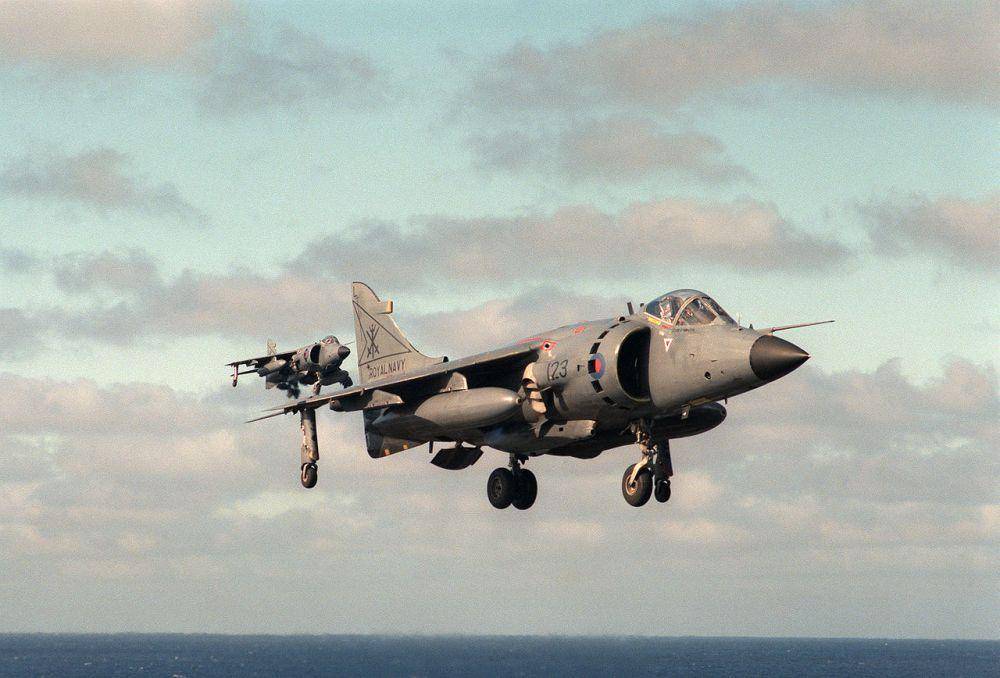 potret Sea Harrier FRS.1 milik AL Inggris yang telah dipensiun (commons.wikimedia.org/USN)