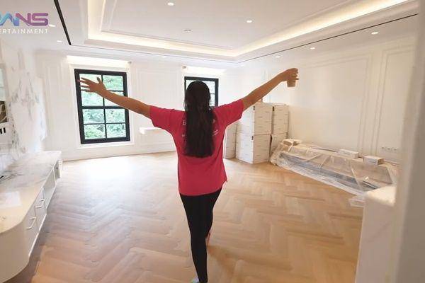 Nagita pantau pembangunan rumah (YouTube.com/Rans Entartainment)