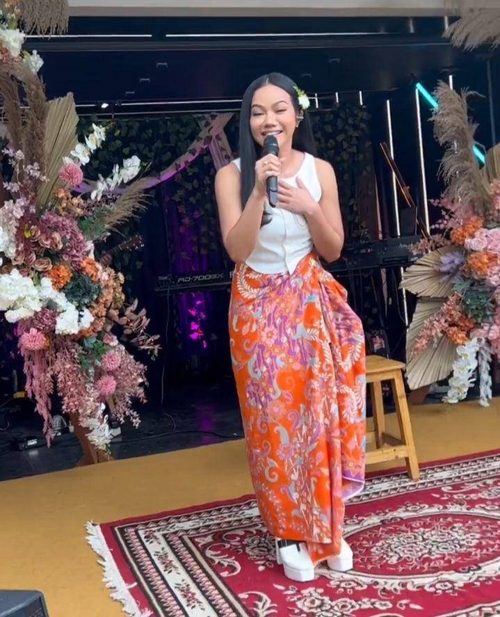 momen Yura Yunita surprise-in Nagita Slavina (instagram.com/raffinagita1717)