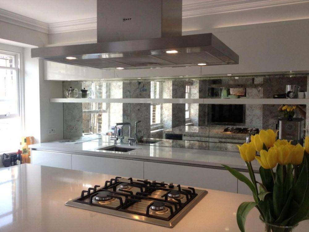 ilustrasi backsplash cermin (glasssplashbacksuk.com)