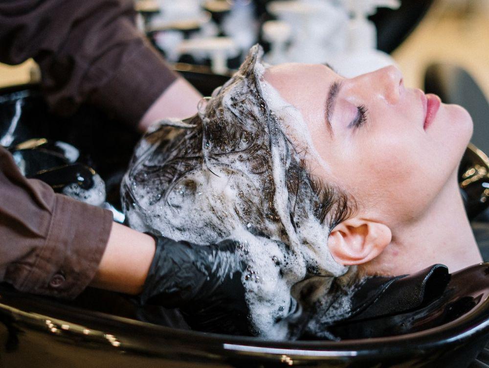 5 Sampo untuk Mengembalikan Kelembutan Rambut Rusak, Wajib Kamu Punya!