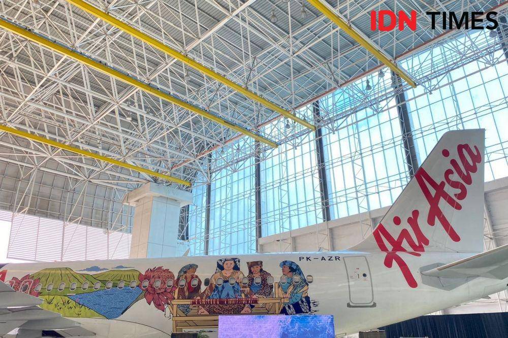 Peluncuran livery Danau Toba pada pesawat AirAsia Indonesia Airbus A320 PK-AZR. (IDN Times/Vadhia Lidyana)