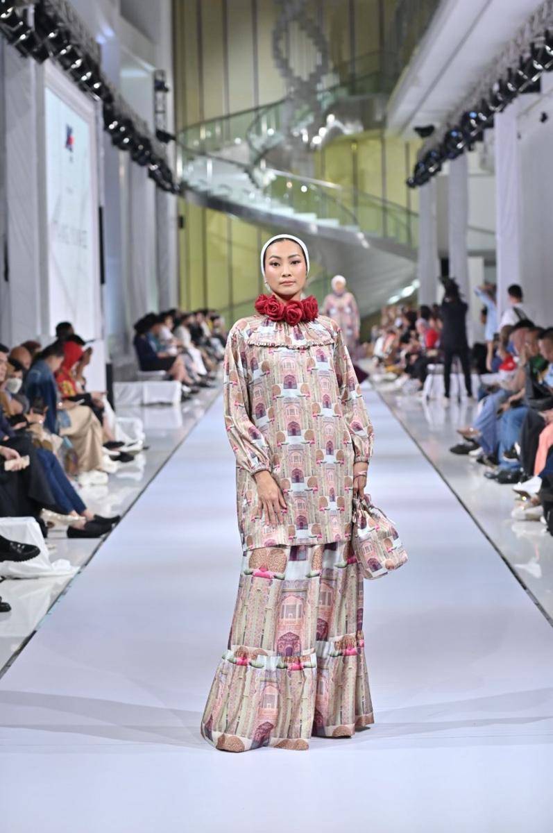 Koleksi Andalucia Garden by Itang Yunasz Prime x JNE Express. 17 Februari 2023. (dok. Garis Poetih)