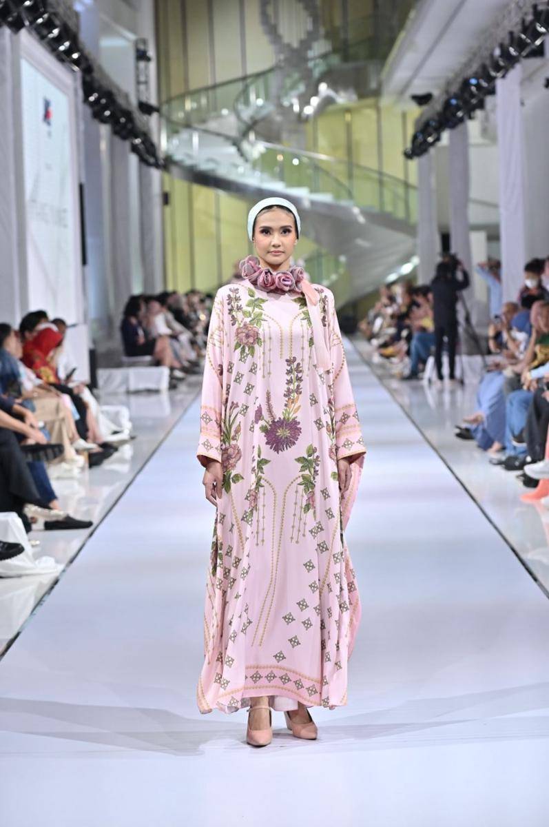 Koleksi Andalucia Garden by Itang Yunasz Prime x JNE Express. 17 Februari 2023. (dok. Garis Poetih)