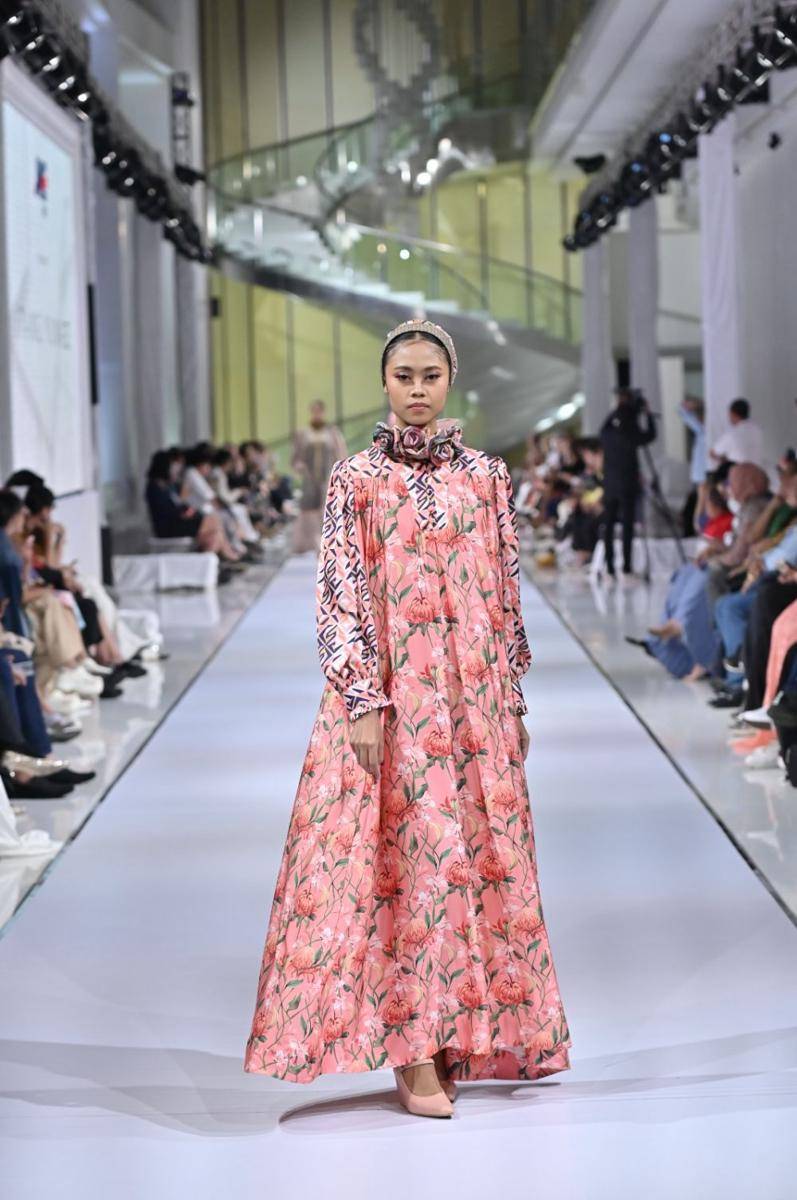 Koleksi Andalucia Garden by Itang Yunasz Prime x JNE Express. 17 Februari 2023. (dok. Garis Poetih)