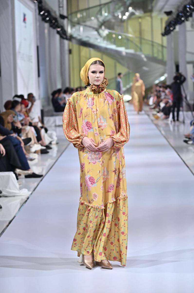 Koleksi Andalucia Garden by Itang Yunasz Prime x JNE Express. 17 Februari 2023. (dok. Garis Poetih)