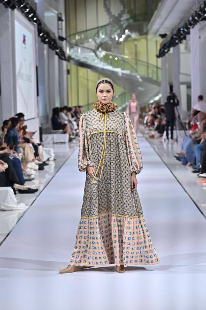 Koleksi Andalucia Garden by Itang Yunasz Prime x JNE Express. 17 Februari 2023. (dok. Garis Poetih)