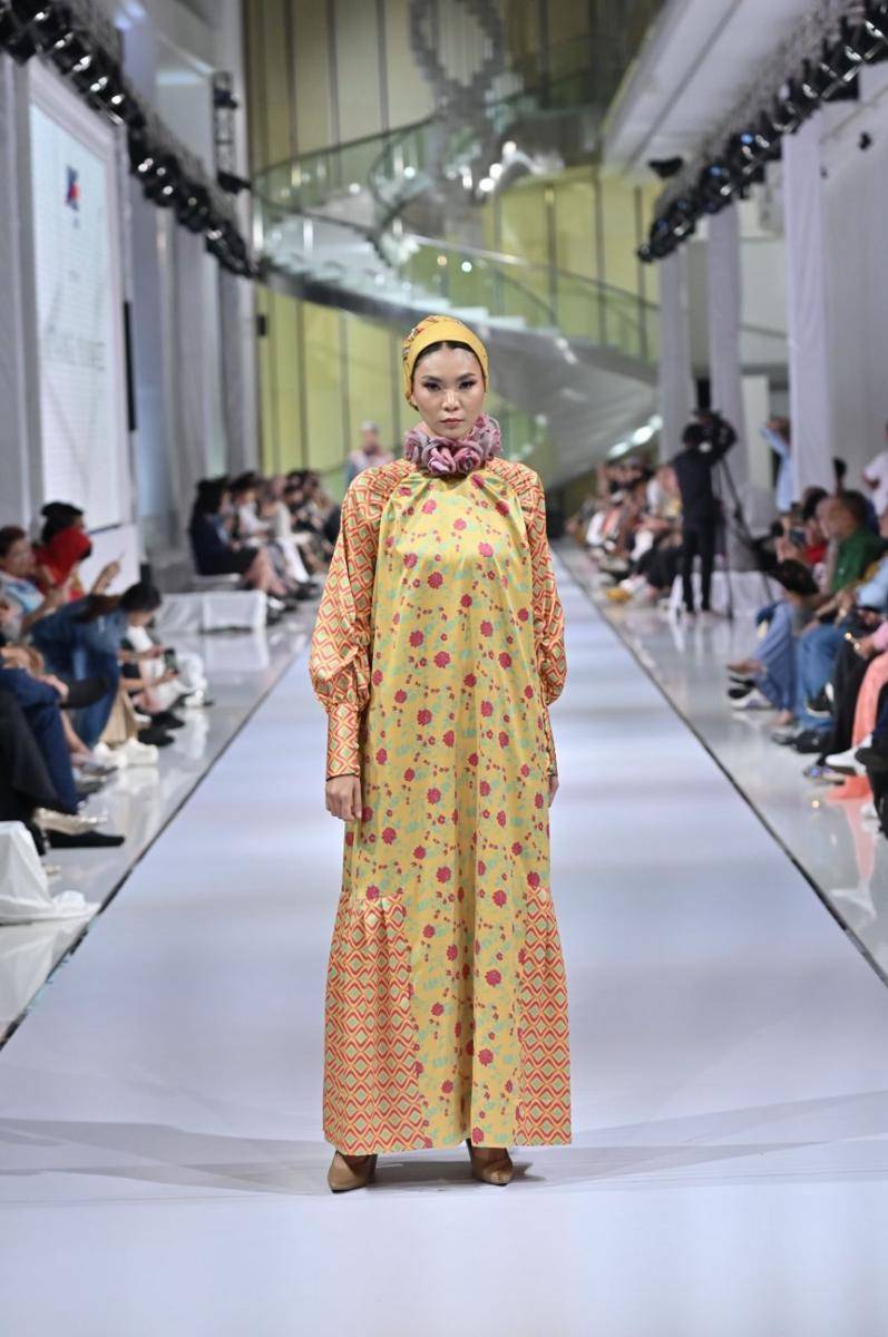 Koleksi Andalucia Garden by Itang Yunasz Prime x JNE Express. 17 Februari 2023. (dok. Garis Poetih)