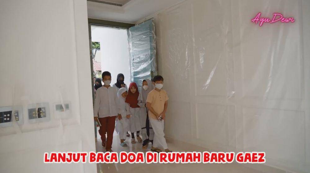 doa bersama di rumah Ayu Dewi (YouTube.com/Ayu Dewi)
