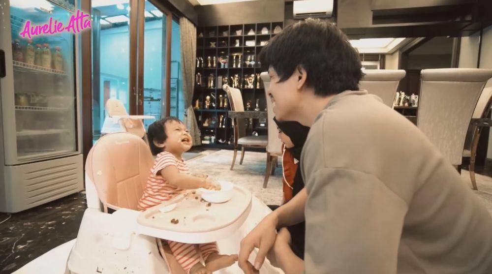 Ameena gladi ulang tahun (YouTube.com/Aurelie Atta)