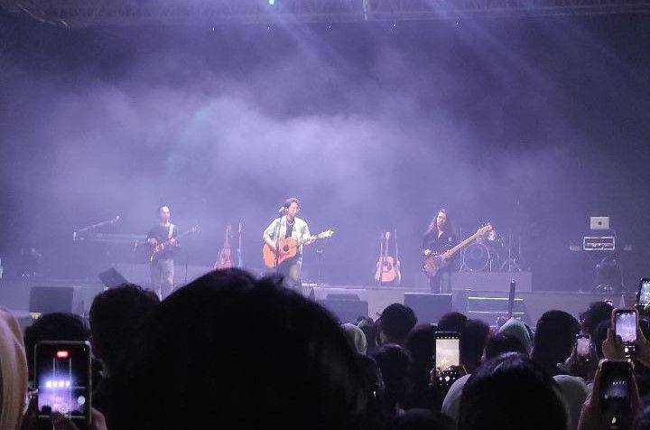 konser Tulus 'Tur Manusia 2023' di Surabaya (dok. pribadi/Dhania Ulfa)