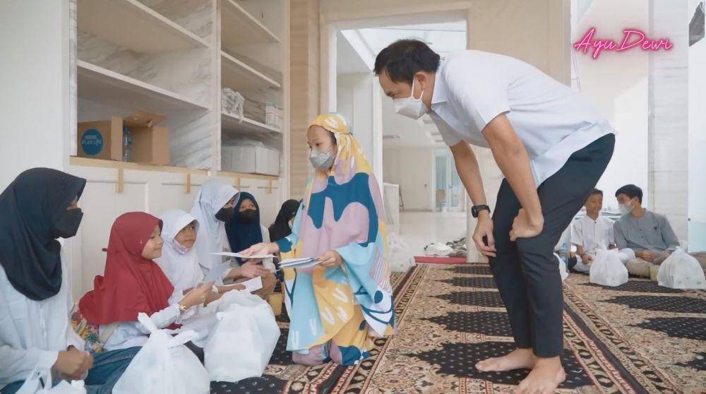 doa bersama di rumah Ayu Dewi (YouTube.com/Ayu Dewi)