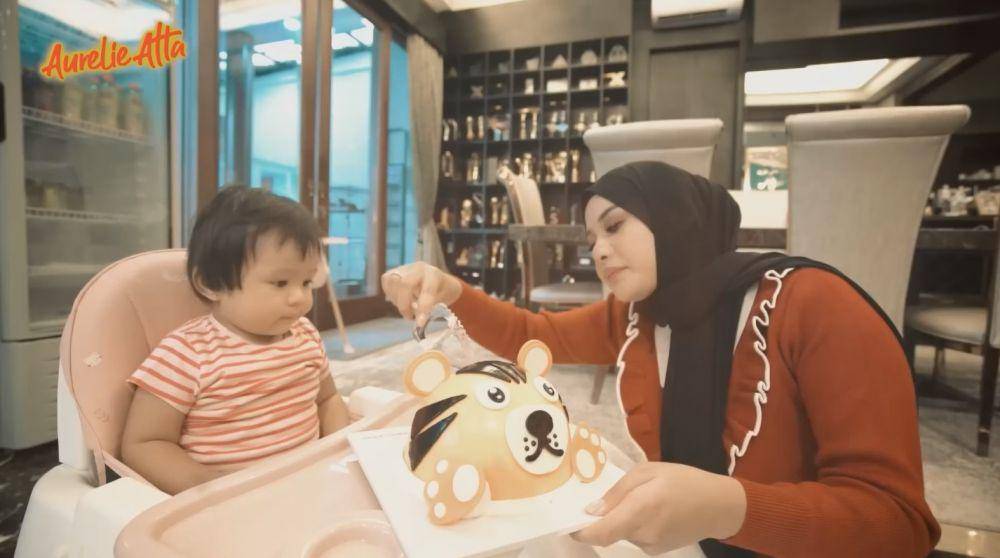 Ameena gladi ulang tahun (YouTube.com/Aurelie Atta)