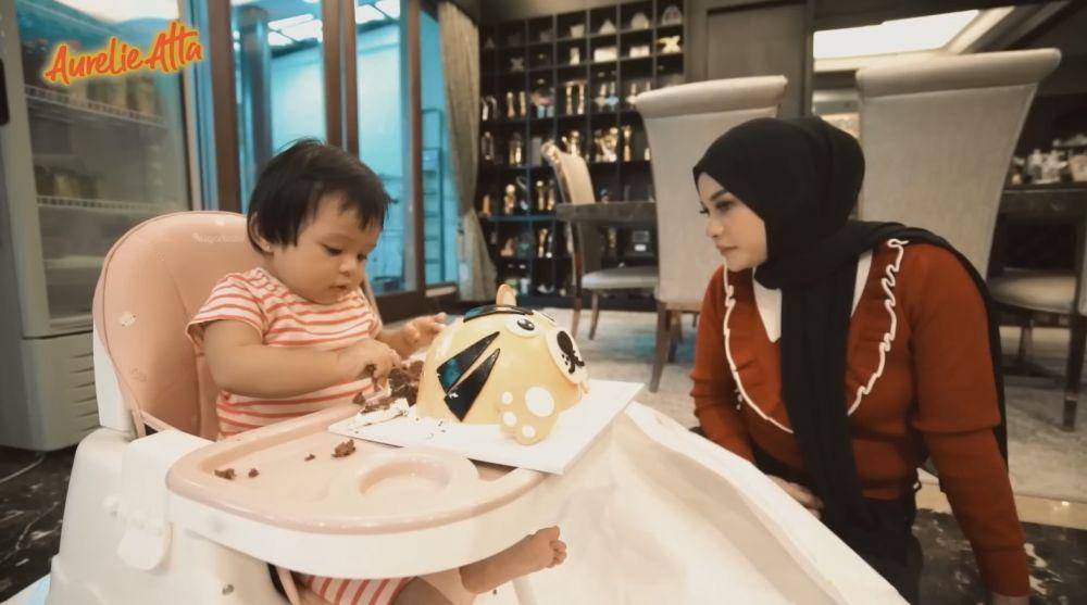 Ameena gladi ulang tahun (YouTube.com/Aurelie Atta)