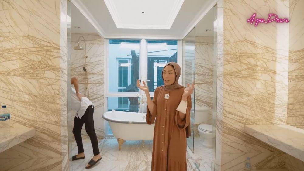 doa bersama di rumah Ayu Dewi (YouTube.com/Ayu Dewi)