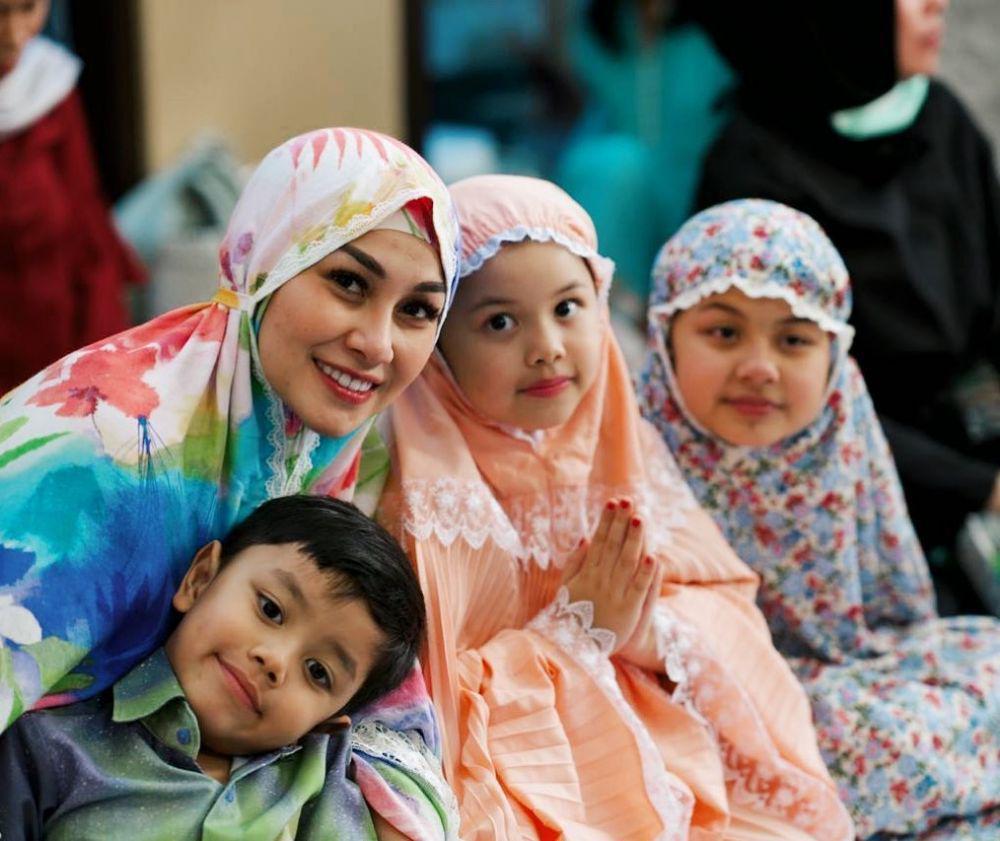 potret Nisya Ahmad momong anak (instagram.com/nissyaa/)