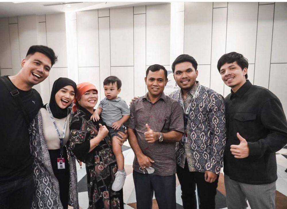 Kenangan Thariq dan keluarga Fuji (instagram.com/dewizuhiarti)