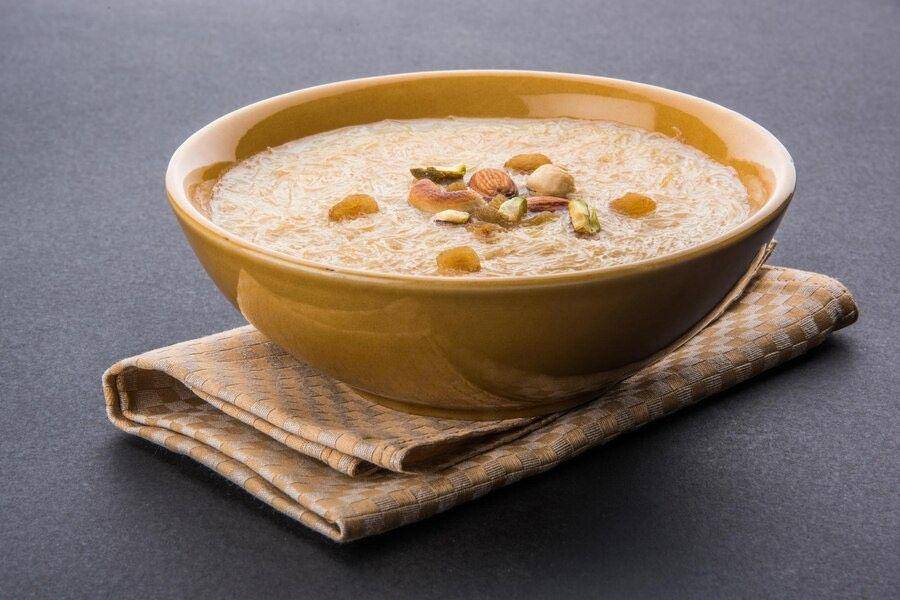 sheer kurma, hidangan khas idul fitri (freepik.com/stockimagefactorycom)