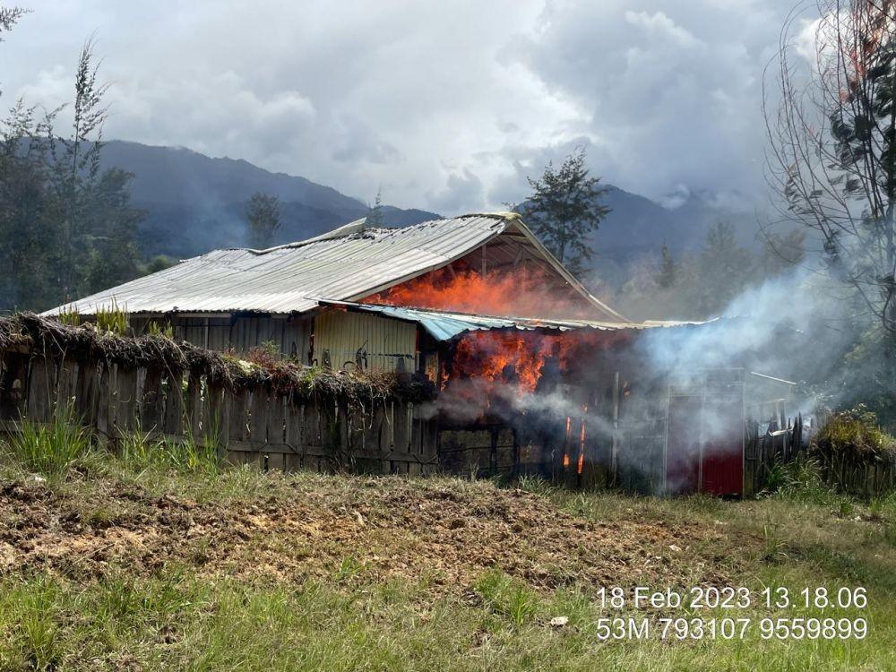 KKB Bakar Rumah dan Kontak Tembak dengan TNI-Polri di Ilaga