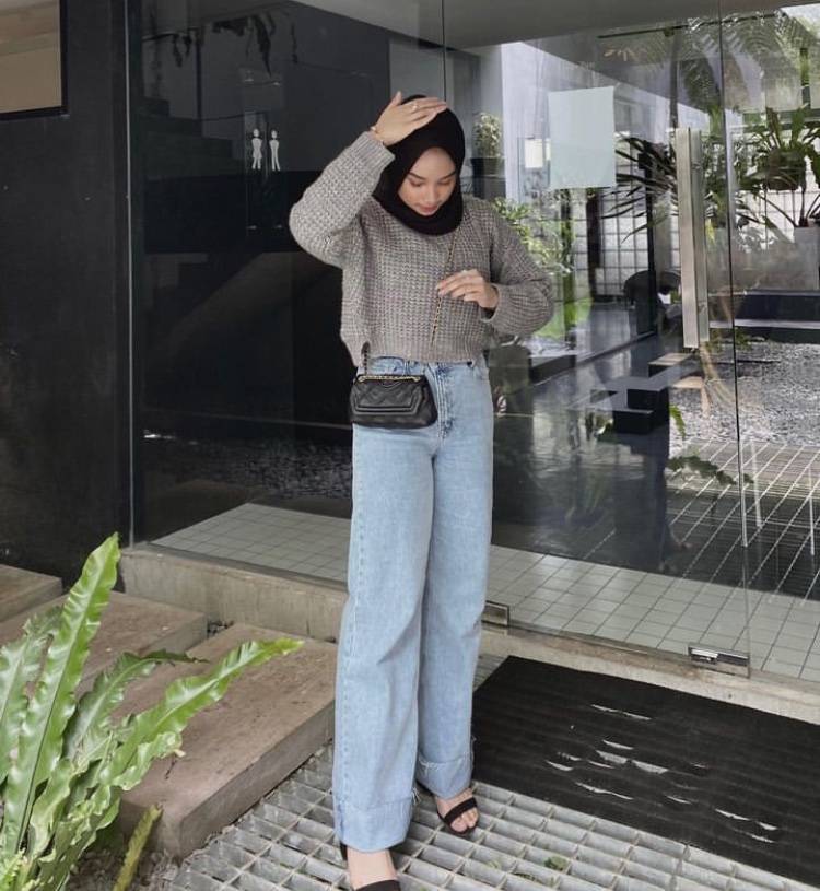 Inspirasi OOTD Knitwear Hijab (instagram.com/adyaasyra)