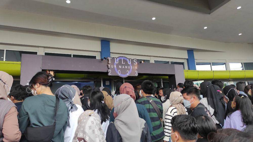 konser Tulus 'Tur Manusia 2023' di Surabaya (dok. pribadi/Dhania Ulfa)