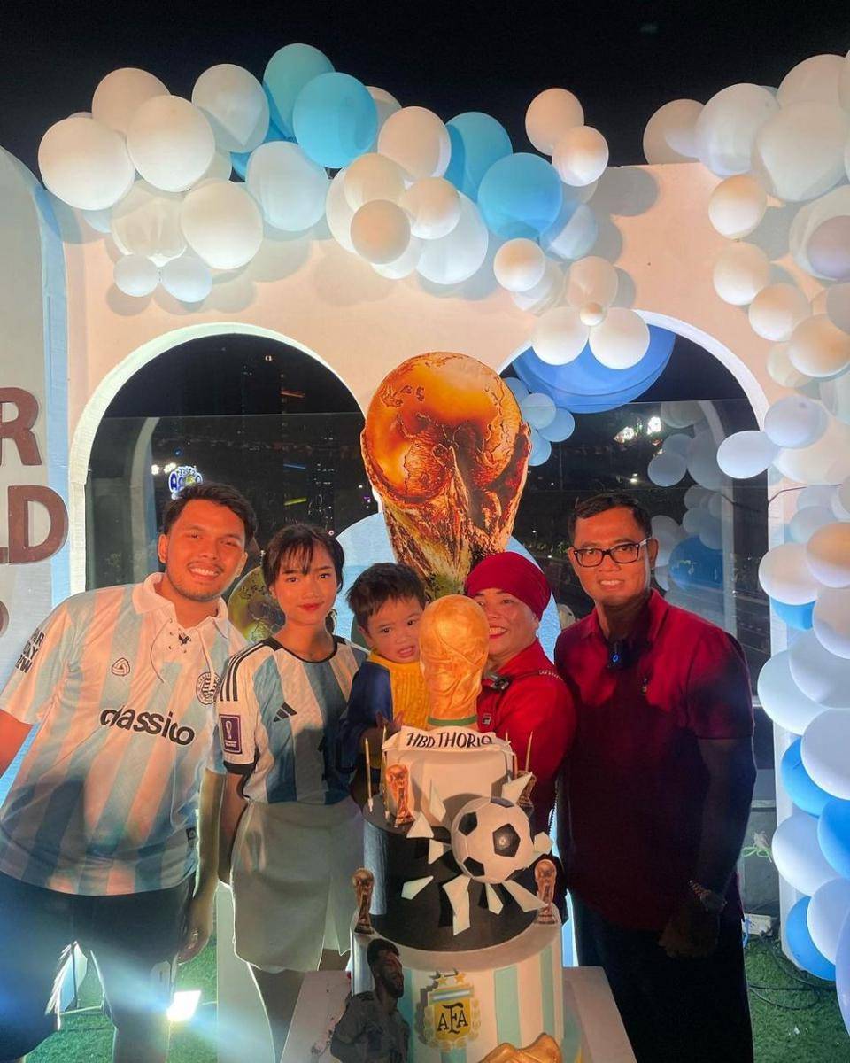 Kenangan Thariq dan keluarga Fuji (instagram.com/dewizuhiarti)